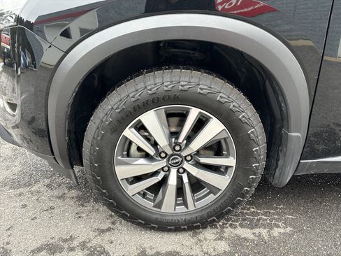 Used 2024 Nissan Pathfinder SL w/ Black Appearance Package image 11