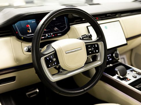 Used 2023 Land Rover Range Rover SE image 21