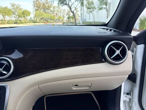 Used 2018 Mercedes-Benz CLA 250 image 17