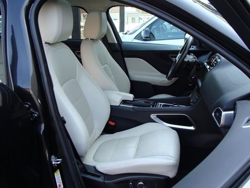 Used 2020 Jaguar F-PACE Prestige AWD/4WD image 11