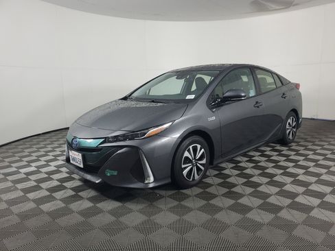 Used 2017 Toyota Prius Prime Advanced image 8