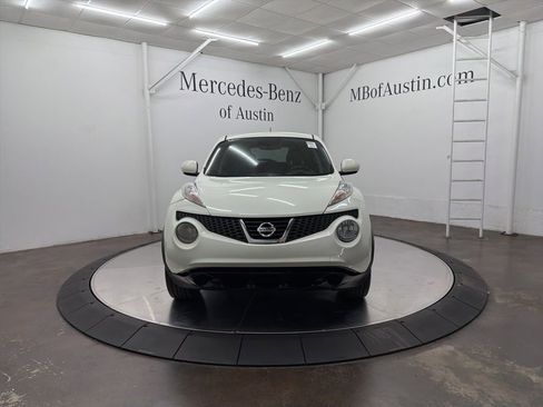 Used 2011 Nissan Juke SV image 2