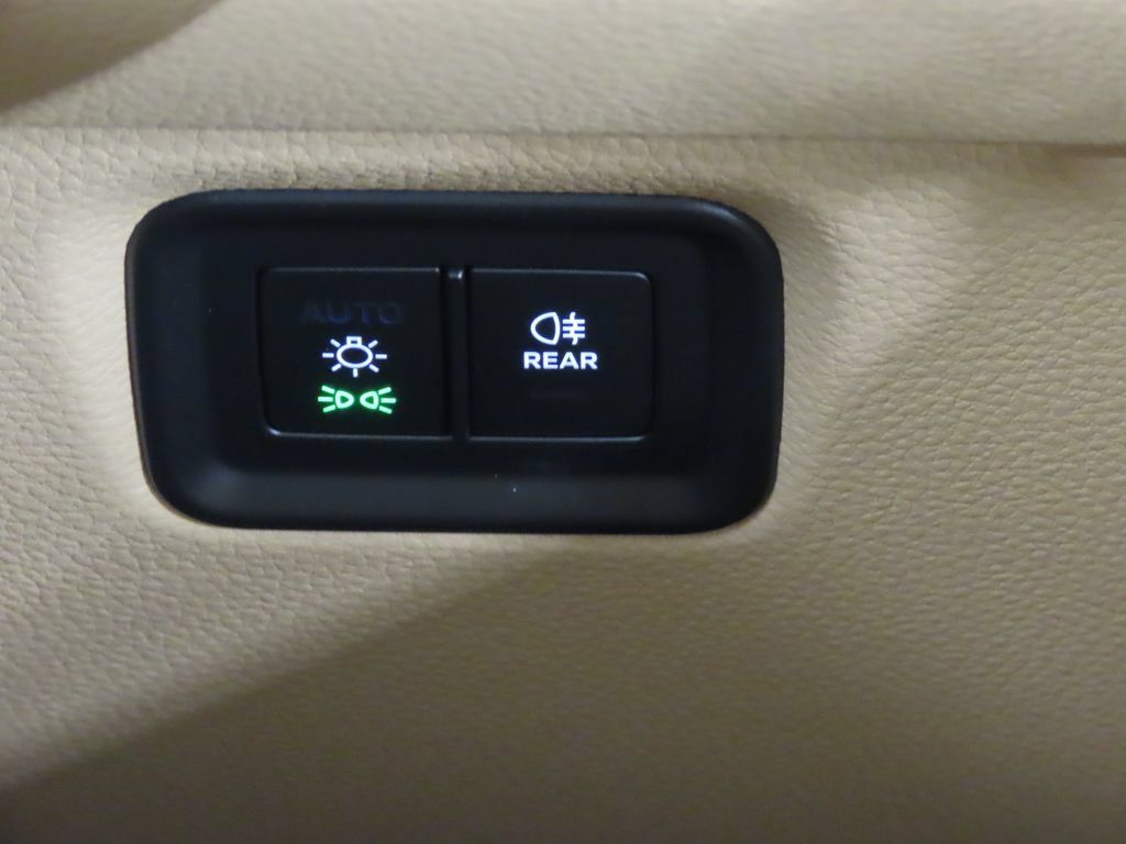Certified 2026 Porsche Cayenne S AWD/4WD image 25
