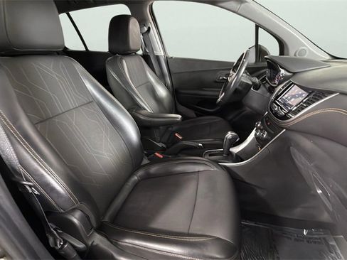 Used 2021 Chevrolet Trax LT w/ LT Convenience Package image 29