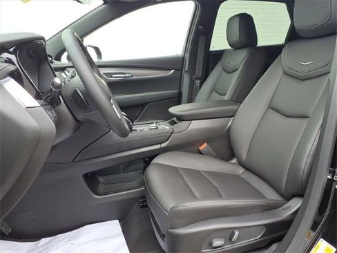 New 2026 Cadillac XT5 Luxury image 7