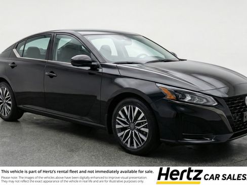 Used 2025 Nissan Altima 2.5 SV FWD image 1