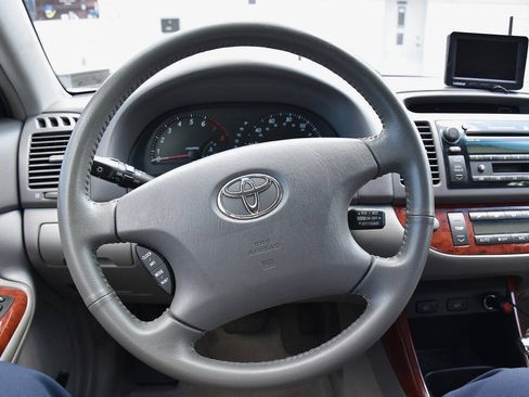 Used 2004 Toyota Camry XLE w/ VSC & Side Airbag Pkg FWD image 25