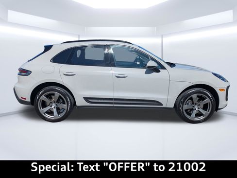 Used 2022 Porsche Macan image 2