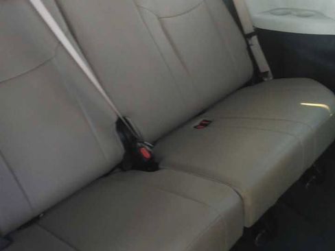 Used 2024 Toyota Sienna XLE FWD image 6