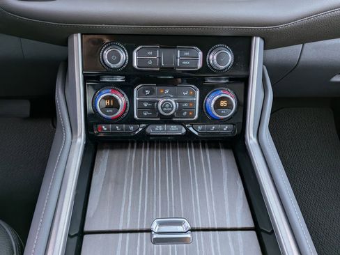 Used 2024 GMC Yukon Denali w/ Denali Reserve Package image 23