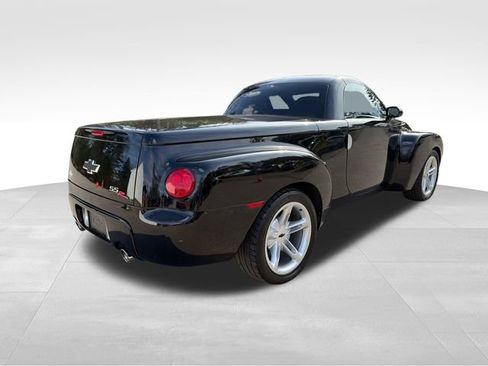Used 2004 Chevrolet SSR w/ Preferred Equipment Group RWD image 3