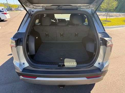 Used 2025 Chevrolet Equinox LT FWD image 5