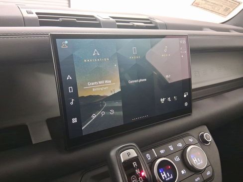 Used 2023 Land Rover Defender 90 S image 21