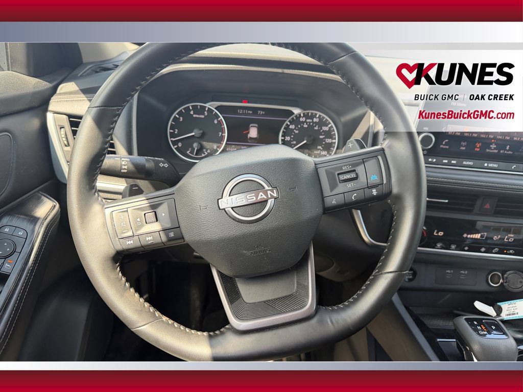 Used 2025 Nissan Rogue SV AWD/4WD image 15