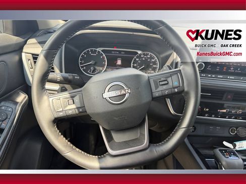 Used 2025 Nissan Rogue SV AWD/4WD image 15