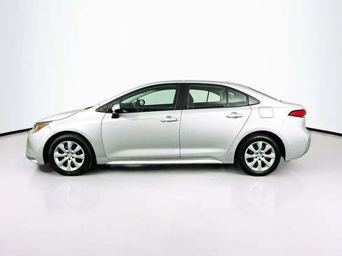 Used 2021 Toyota Corolla LE FWD image 4
