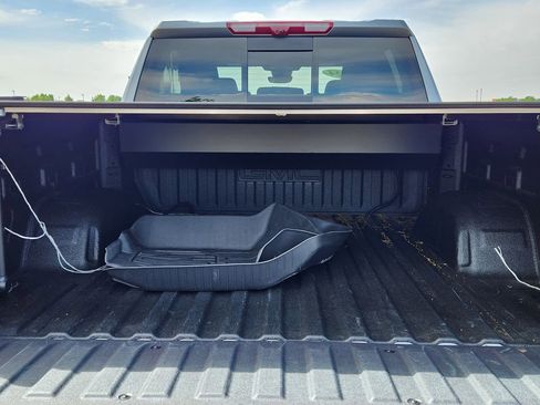 Used 2025 GMC Sierra 1500 AT4 w/ AT4 Premium Package AWD/4WD image 13