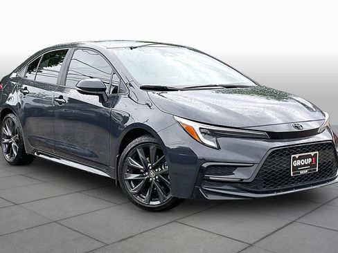 Used 2025 Toyota Corolla SE image 3