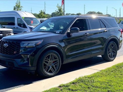 Used 2025 Ford Explorer ST w/ Sun And Sound Package AWD/4WD image 5