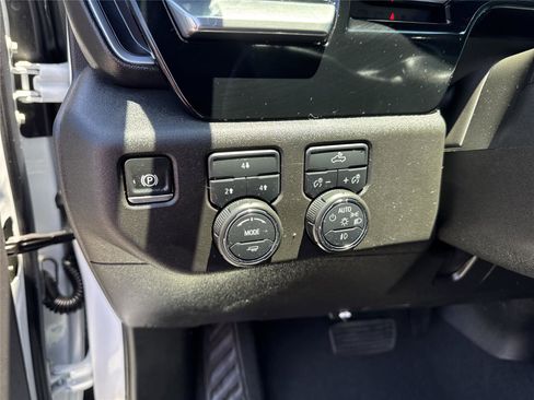 Used 2025 Chevrolet Silverado 2500 LT AWD/4WD image 19