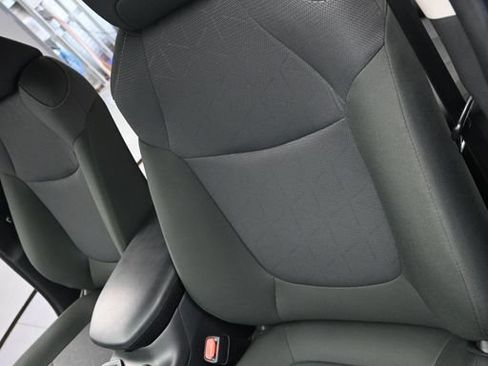 Used 2025 Toyota RAV4 XLE AWD/4WD image 9