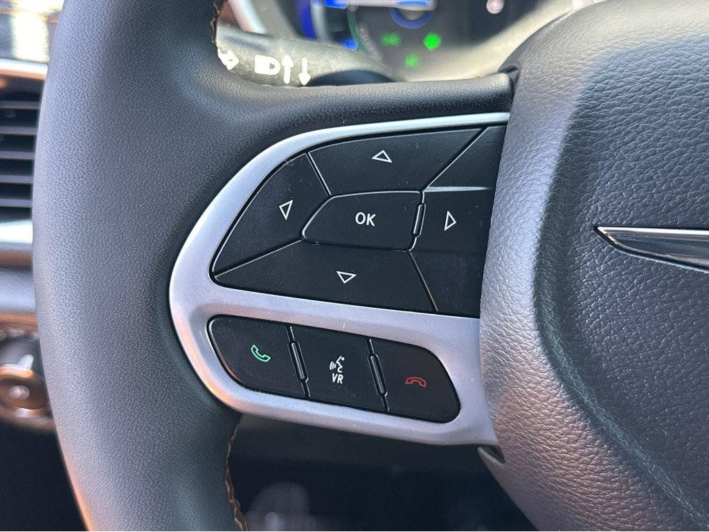 Used 2023 Chrysler Pacifica Pinnacle FWD image 22