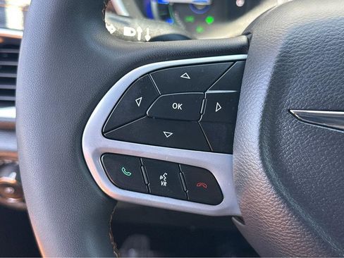 Used 2023 Chrysler Pacifica Pinnacle FWD image 22