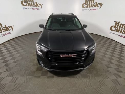 Used 2024 GMC Terrain SLE w/ Driver Convenience Package FWD image 3
