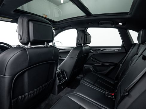 Certified 2026 Porsche Macan image 24