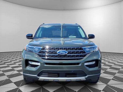 Used 2024 Ford Explorer XLT w/ Equipment Group 202A RWD image 3
