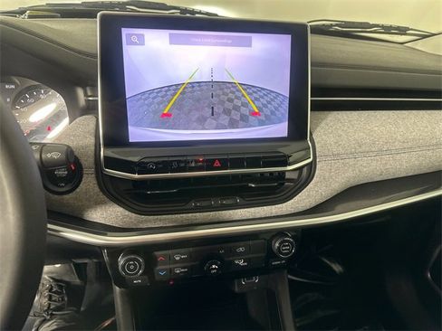 Certified 2022 Jeep Compass Latitude image 29