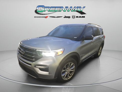 Used 2023 Ford Explorer XLT w/ Equipment Group 202A RWD image 3