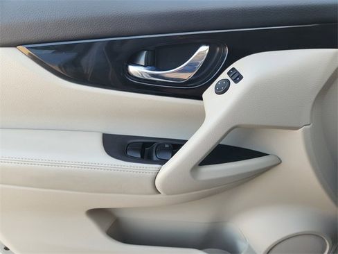 Used 2022 Nissan Rogue Sport SV image 29