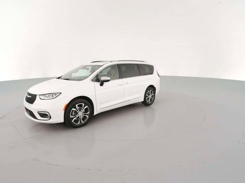 New 2026 Chrysler Pacifica Pinnacle image 4