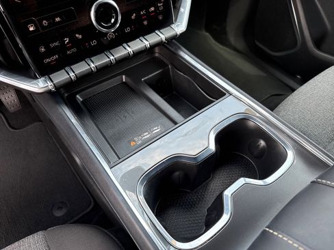 Used 2025 GMC Acadia Elevation image 20