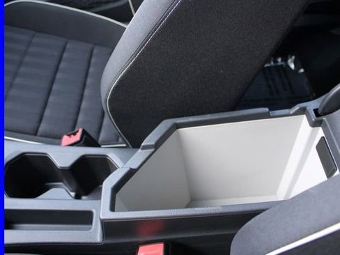 Used 2024 Volkswagen Jetta Sport image 37