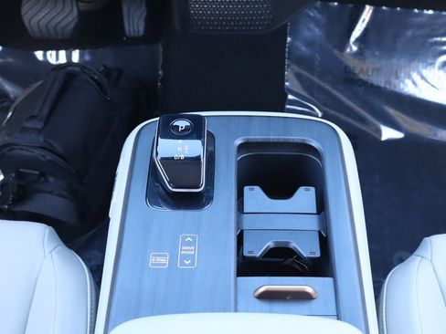 Used 2024 Nissan Ariya AWD image 31