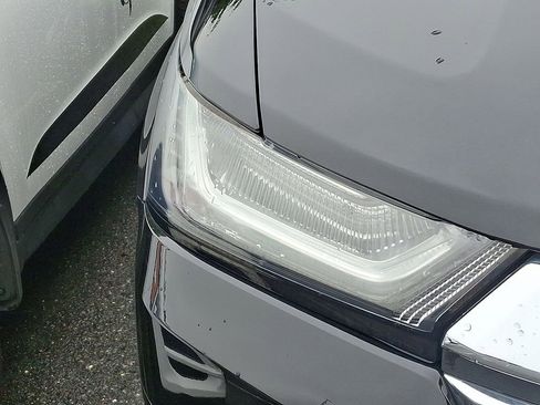 Certified 2023 Chevrolet Traverse LT FWD image 4
