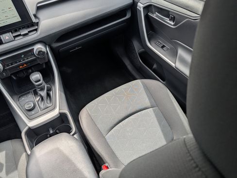 Used 2025 Toyota RAV4 XLE AWD/4WD image 11