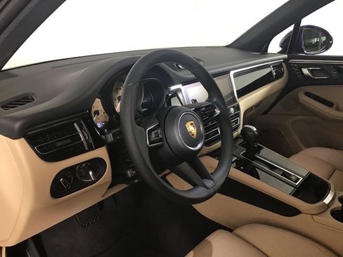 Certified 2026 Porsche Macan AWD/4WD image 4