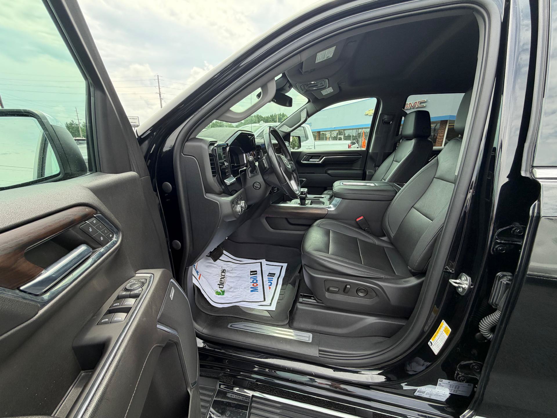 Used 2022 GMC Sierra 1500 SLT w/ SLT Premium Plus Package AWD/4WD image 10