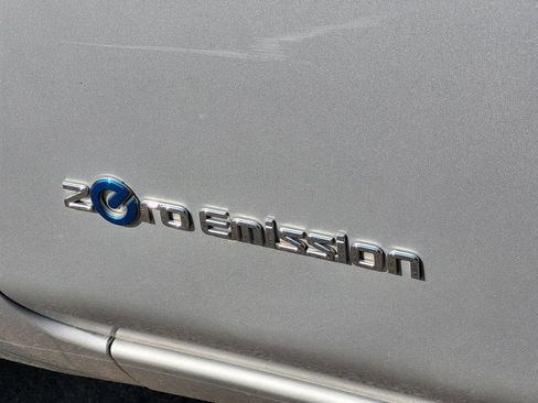 Used 2015 Nissan Leaf S w/ Charge Package FWD image 11