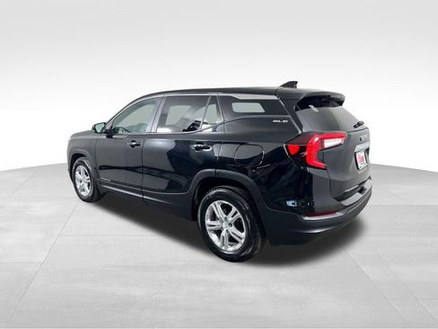 Used 2023 GMC Terrain SLE image 4