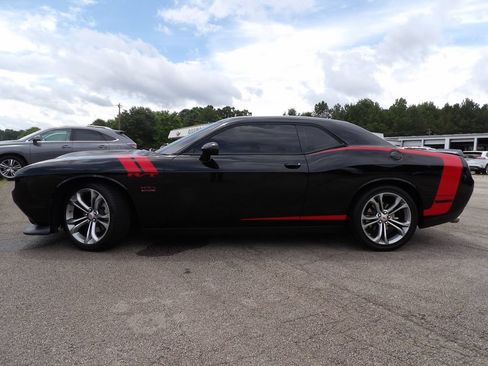 Used 2022 Dodge Challenger R/T RWD image 5