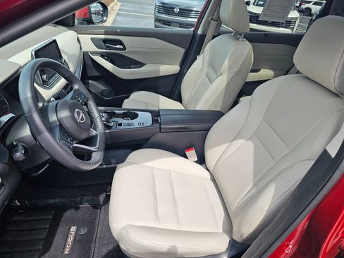 Used 2024 Nissan Rogue SV w/ SV Premium Package FWD image 19