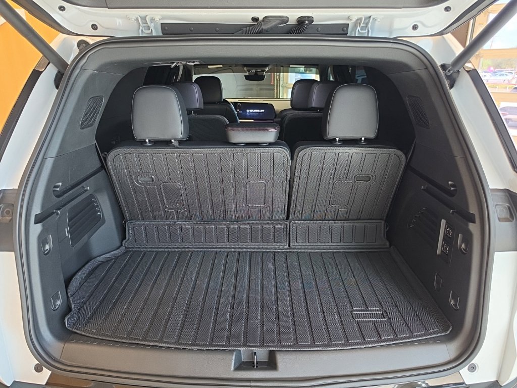 Used 2025 Chevrolet Traverse RS w/ LPO, Floor Liner Package FWD image 49
