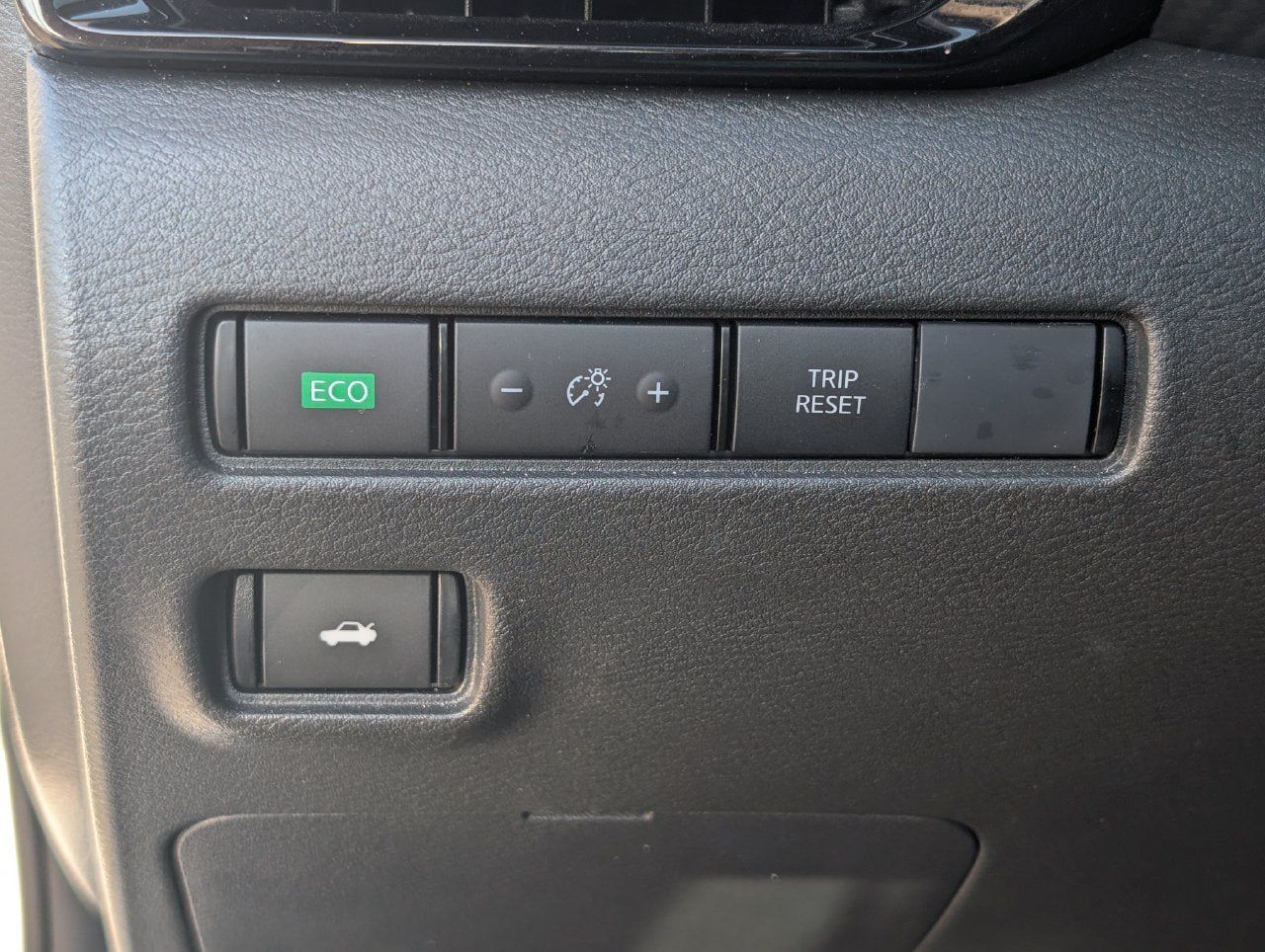 Used 2025 Nissan Sentra SR w/ SR Premium Package FWD image 25