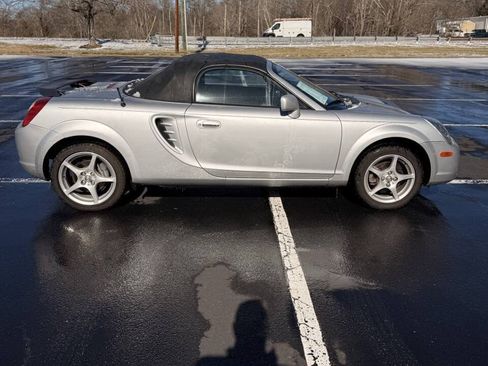 Used 2003 Toyota MR2 RWD image 8