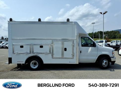 New 2026 Ford E-350 and Econoline 350 Super Duty w/ Driver's Safety Package image 4