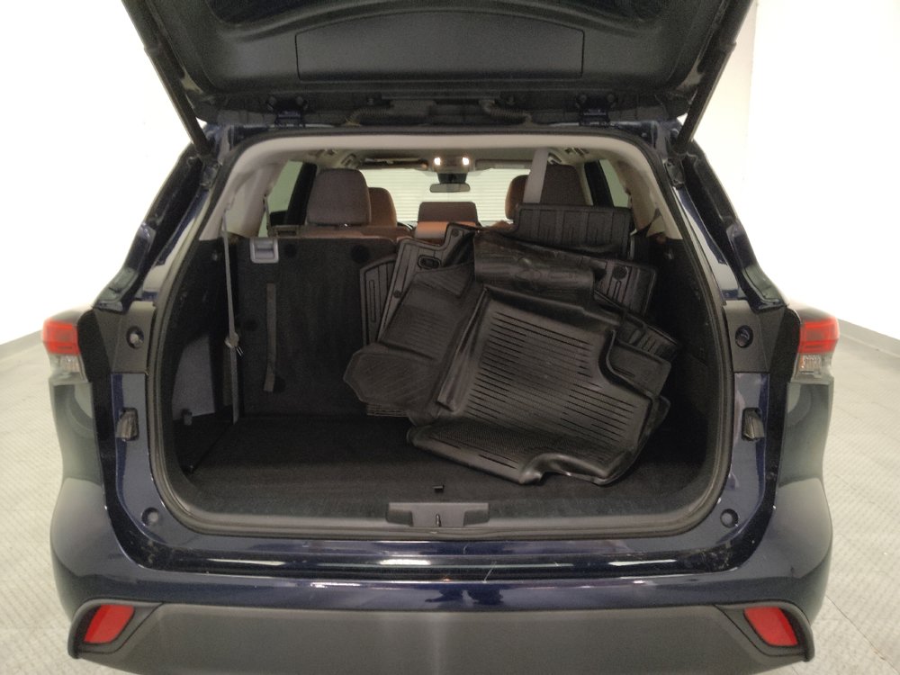 Used 2021 Toyota Highlander LE FWD image 29